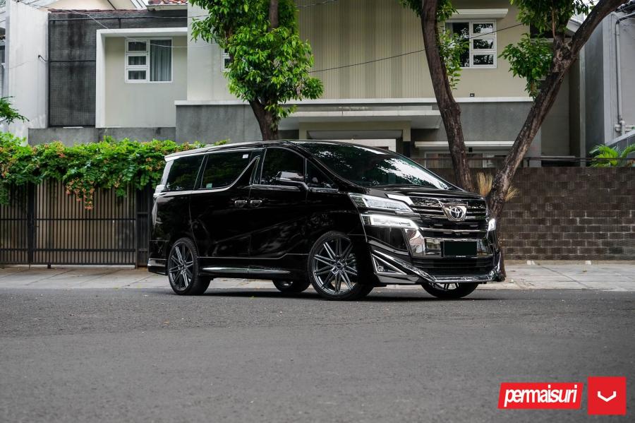  Toyota Vellfire G by Permaisuri on Vossen Wheels (CV10) 2019 года  (фото 1 из 10)